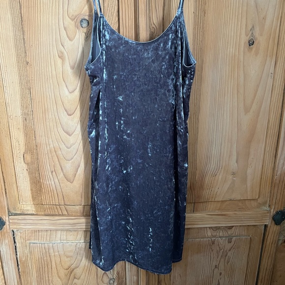 ⭐️NWT! Michelle by Commune- Fidelity crushed velvet Slip Dress! - Picture 3 of 11